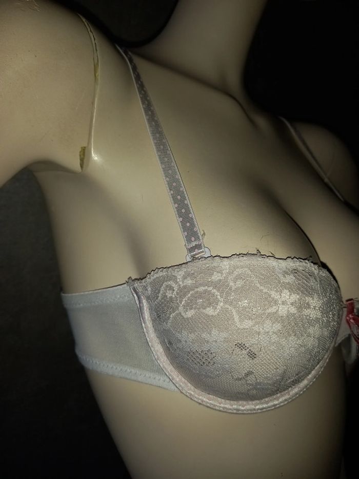 soutien gorge blanc dentelle bretelle amovible taille 85B - photo numéro 2