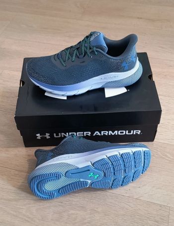 Chaussures running under armour taille 38.5 neuves