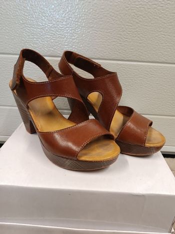Sandales en cuir marron