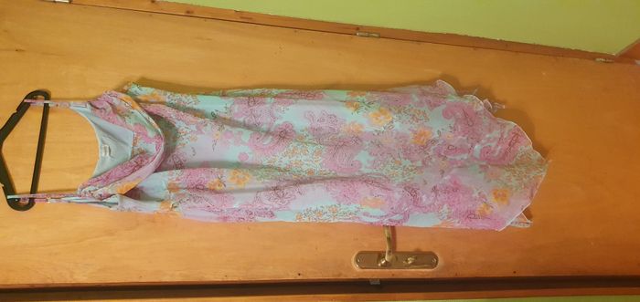 Robe décolleté "bénitier"