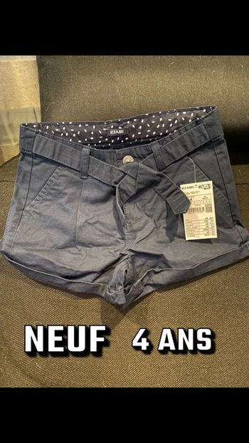 Short NEUF réglable à la taille 4 ans