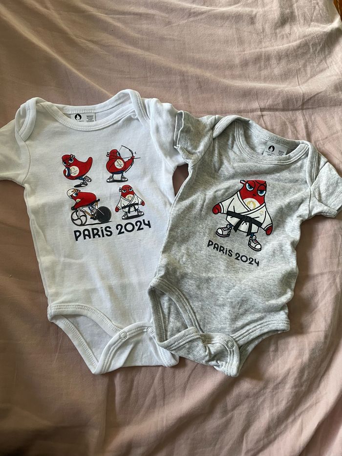 2 bodies manches courtes 3 mois