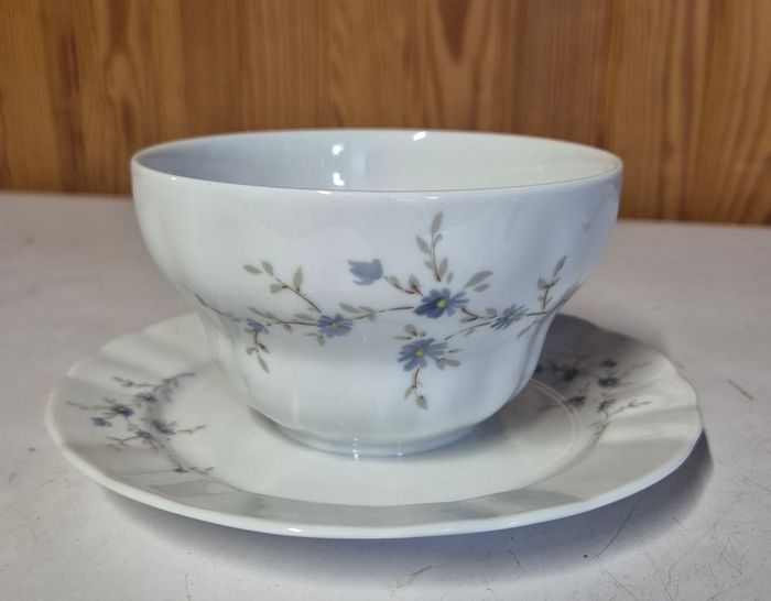 Sauciere porcelaine blanche fleurie bleu bol à sauce avec soucoupe winterling markletheuthen bavaria