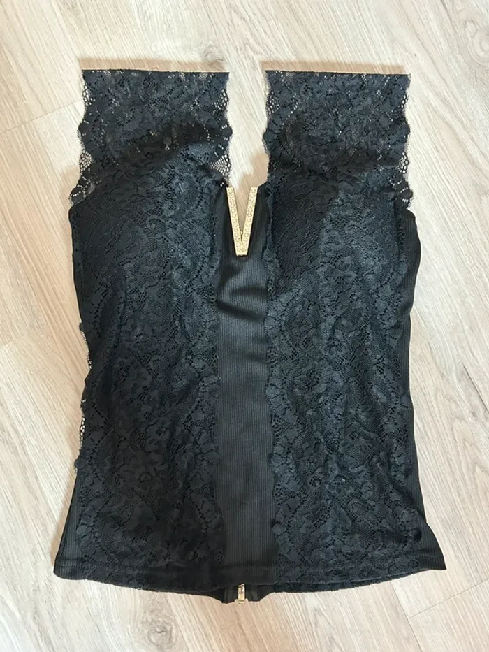 Top moulant dentelle
