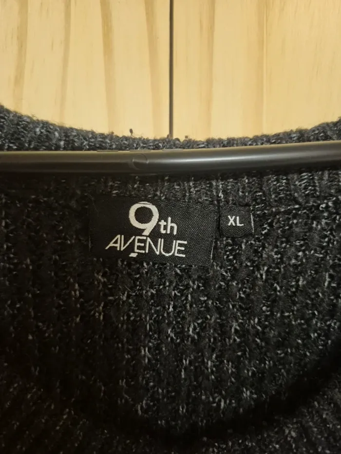 Pull noir - photo numéro 2