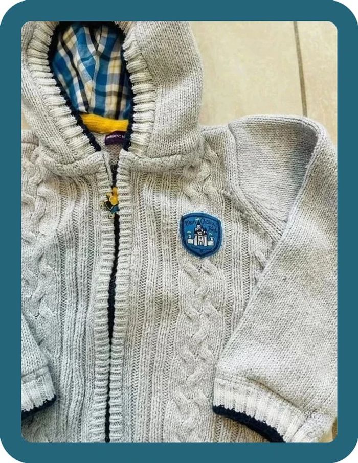 Très beau gilet avec capuche gris clair 18 mois sergent major - photo numéro 2