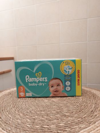 Lot de 2 paquets de 54 couches Pampers taille 3