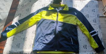 Veste de jogging taille 6 ans