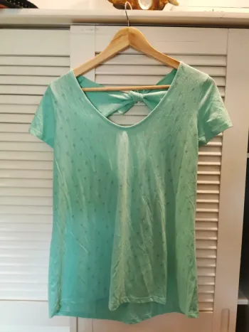 Jolie tee-shirt avec nœud XL