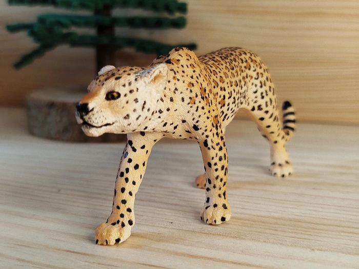 Schleich guépard en chasse Figurine animal de la savane - photo numéro 2