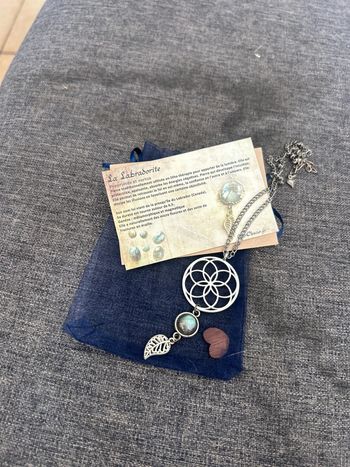 Collier fleur de vie labradorite clair obscur