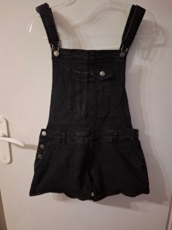 Short salopette kiabi en jean taille 42 en très bon état