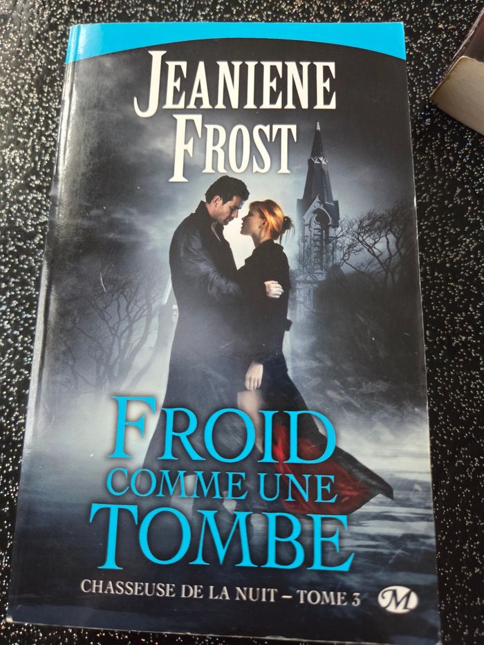 Livre de poche chasseuse de la nuit tome 3