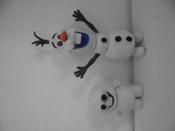 Lot de 2 figurines Olaf et son petit frère"microlaf"