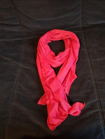 Écharpe rouge en viscose et acrylique