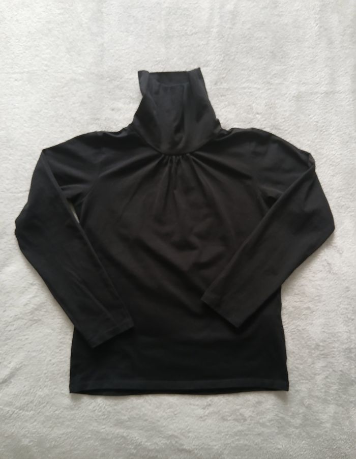 T shirt col roulé Tape à l'oeil 
Taille 10 ans
Manches longues
Noir