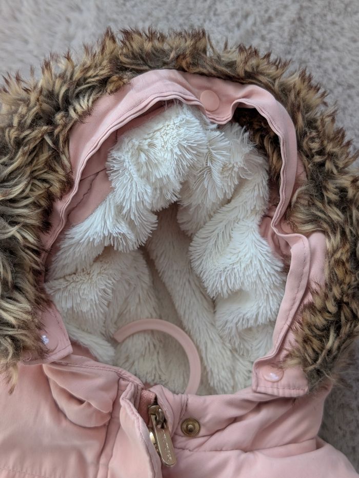 Manteau fille Vertbaudet 12 mois – rose capuche fausse fourrure – bon état - photo numéro 3