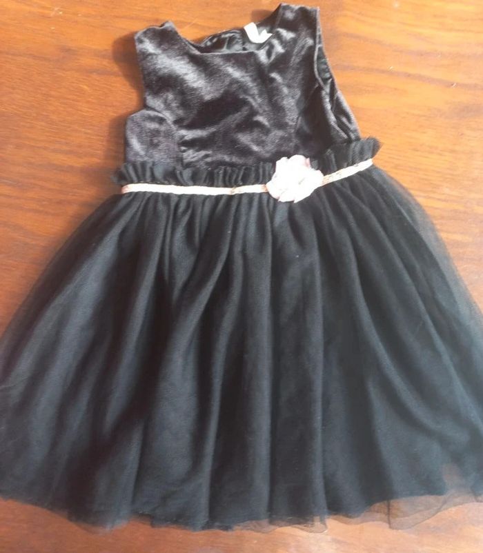 Robe noire de "soirée" en velour et tulle