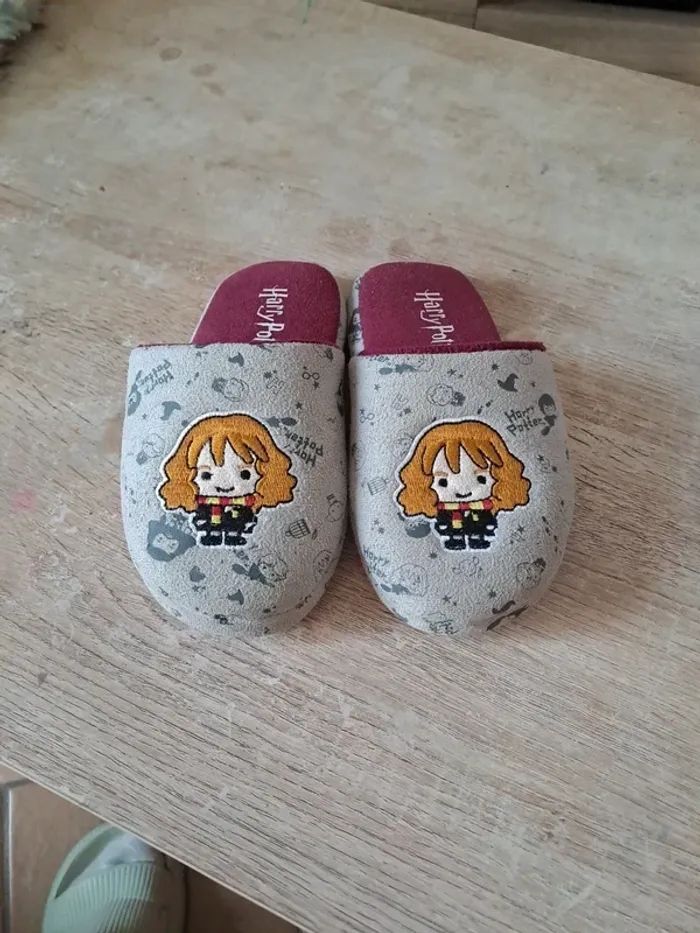 Pantoufles harry potter taille 31 - photo numéro 1