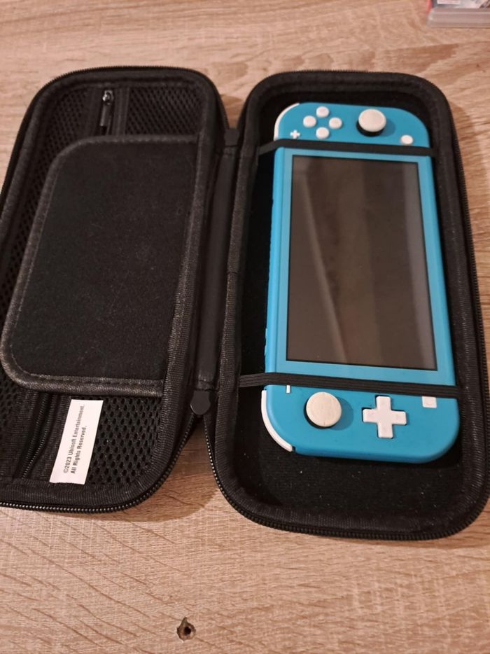 Nintendo switch light - photo numéro 2