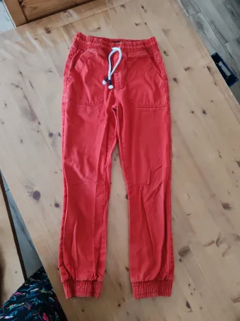 Pantalon couleur rouge