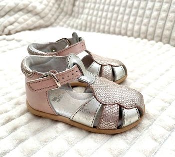 Sandales fille taille 19, DPAM