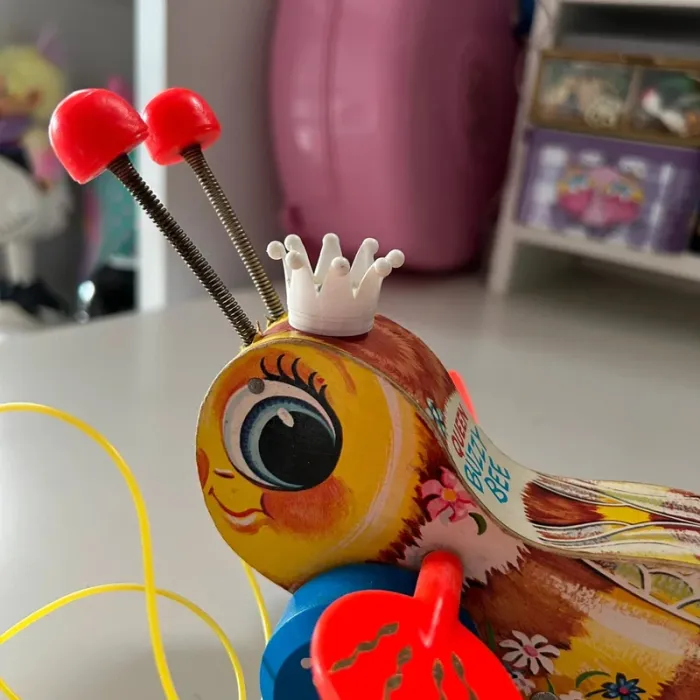 Queen buzzy abeille fisher price vintage - photo numéro 3