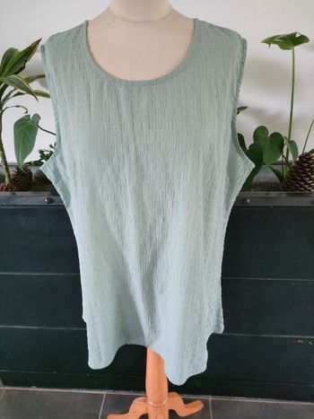Blouse neuve sans manches TQF