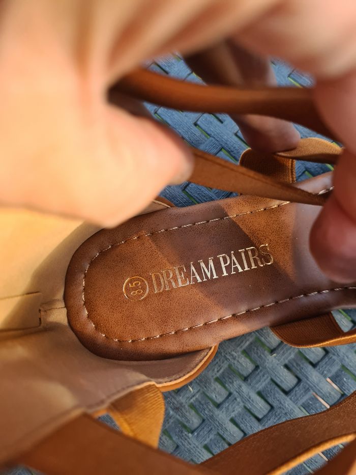 Sandales. Couleur caramel. Talon 2 cm. Taille 40. Neuve. Dreampairs - photo numéro 2