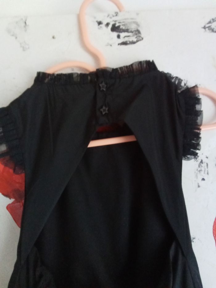 Jolie robe noire doublée avec tulle, volants, paillettes Tape à l'oeil taille 3 ans - photo numéro 7