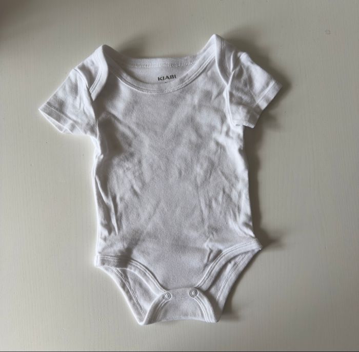 Lot bodies 3 mois - photo numéro 2