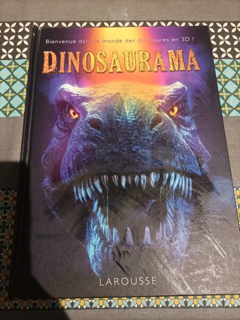 Livre dinausorama Larousse