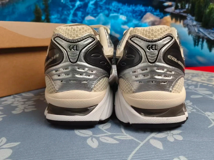 ASICS Gel-Kayano 14  Crème Noire  42 - photo numéro 5