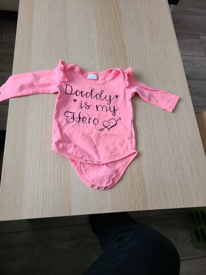 Body " papa est mon heros"