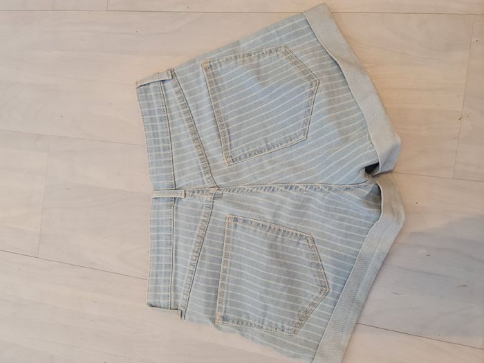 Short en jean bleu ciel rayé blanc Taille 36 - photo numéro 9
