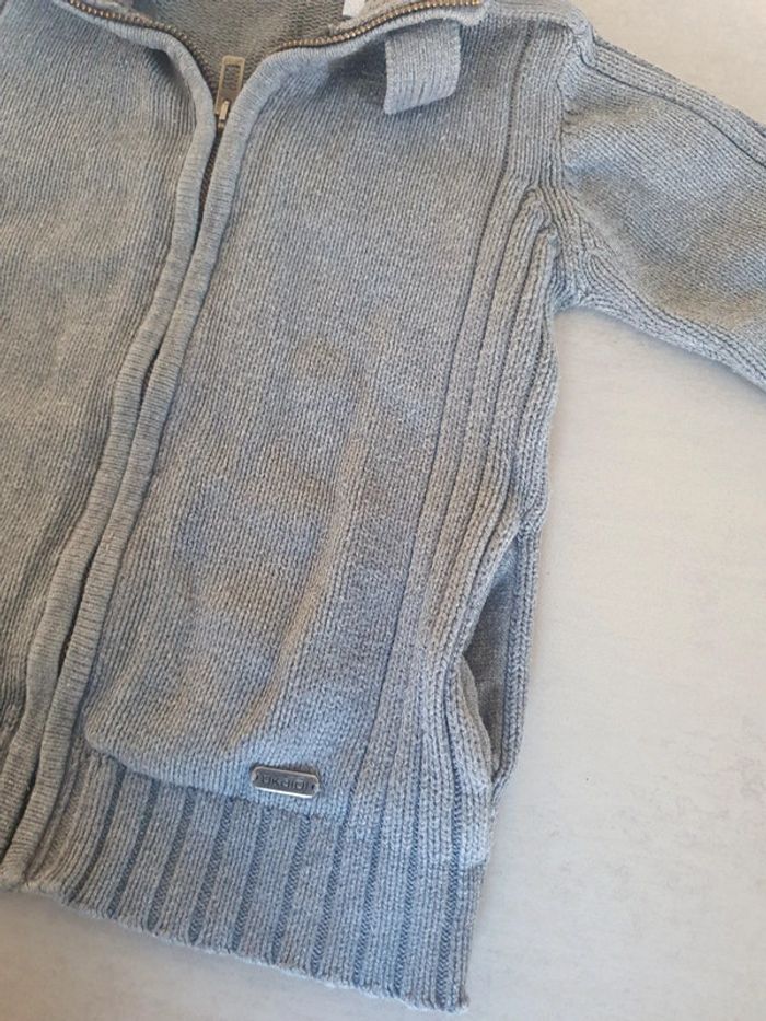 Gilet gris - photo numéro 4