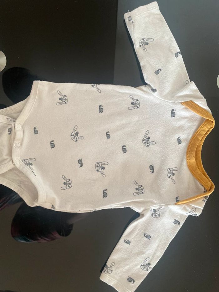 Body 1 mois tape à l œil