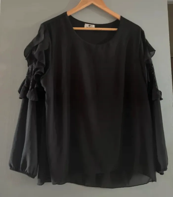 Blouse noir froufrou lacony en M
