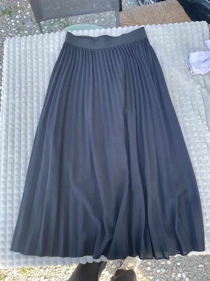 Jupe longue plissée noire SHEIN – Taille S, taille élastique - photo numéro 2