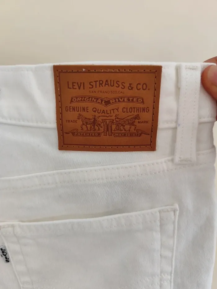 Superbe Jean Levi's blanc modèle 724 taille haute coupe droite neuf - photo numéro 8