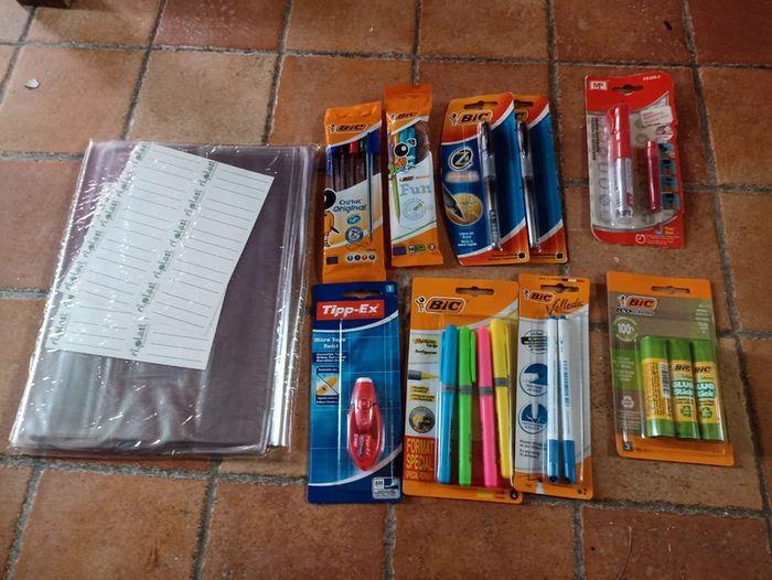 Lot fournitures scolaire adolescent