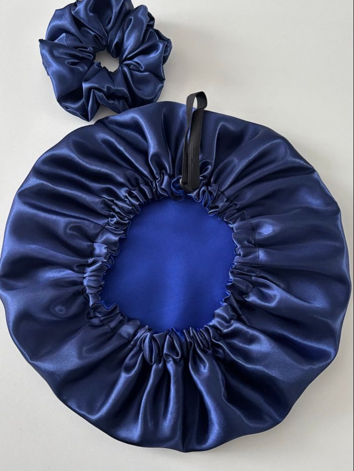Bonnet de nuit en satin double face avec chouchou. - photo numéro 2