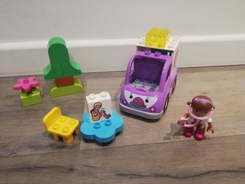 LEGO 10605 Rosie l'ambulance de Docteur La Peluche