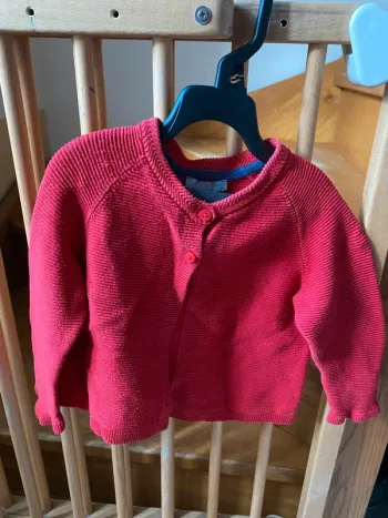 Gilet chaud 2 boutons Obaïbi 18m rouge