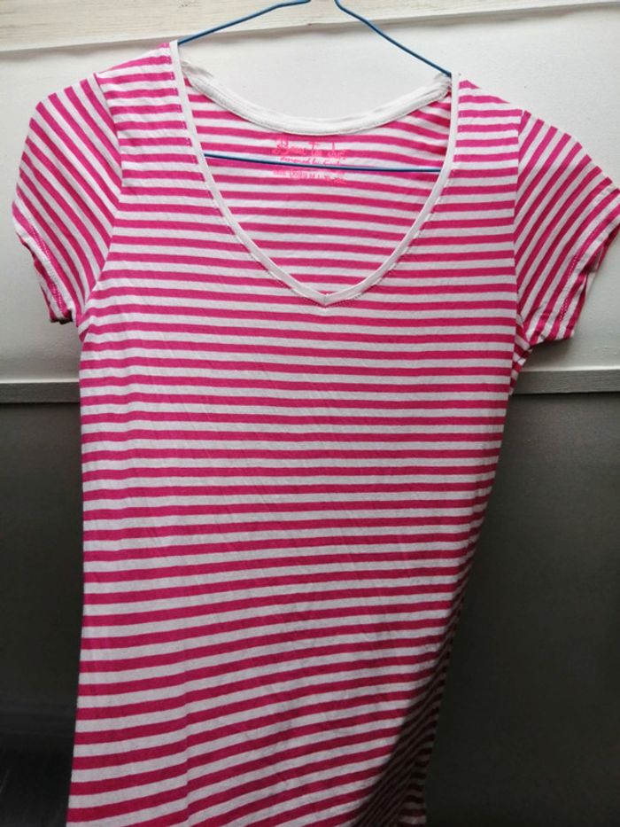 T-shirt rayé rose et blanc