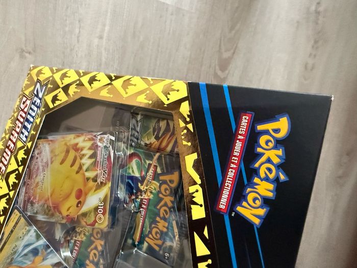 Coffret Pokémon Zénith Suprême Pikachu-VMAX FR - photo numéro 3