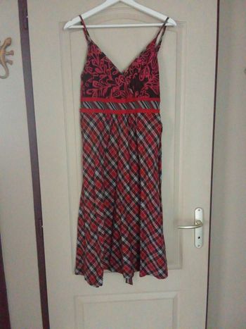 Robe col V style carreaux écossais taille 40