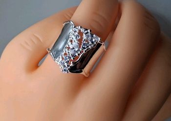 neuf idéal cadeau a tout petit prix  bague argent 925 + zircons   taille 8 = France 57 = 18.1 mm