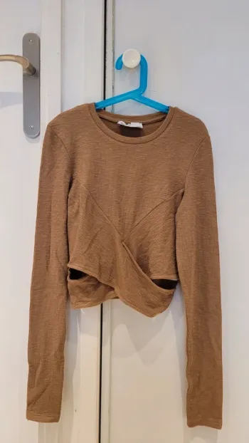 Top manches longues ajouré et croisé devant