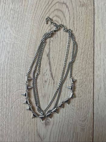 Collier pic clou